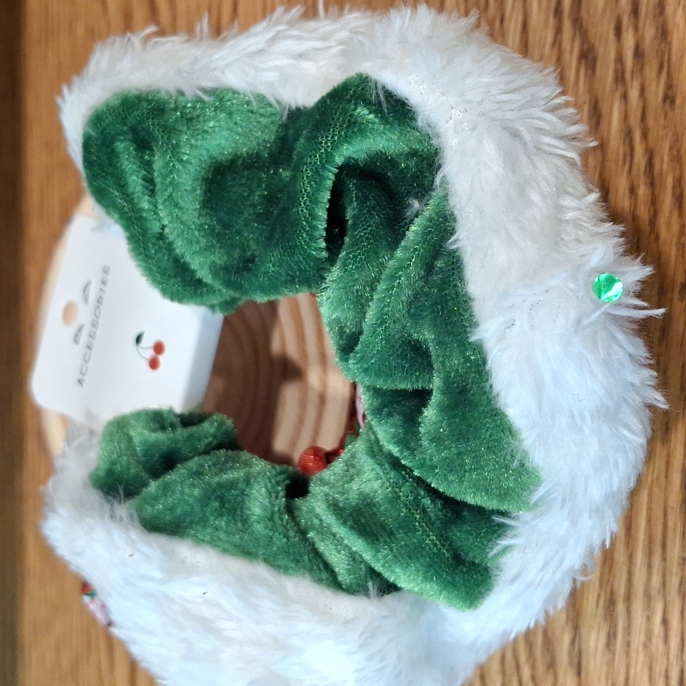 Festive Green & Red Scrunchie Set - Picture 3 of 4